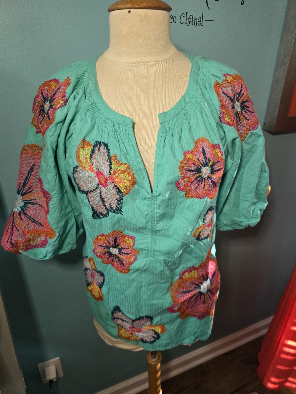 Maeve Athropologie Embroidered Peasant Top